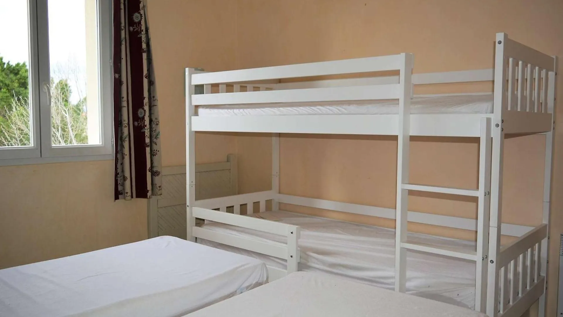 Holiday home Maison Duplex 5P Avec Terrasse, Wifi Et Parking, Grospierres - Fr-1-382-86